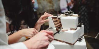 First Wedding Anniversary Cakes